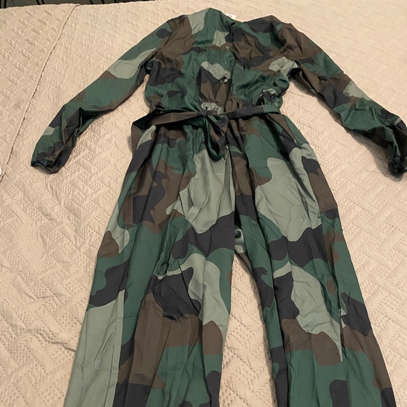 Camouflage print one piece jumpsuit - Picture 2 of 2